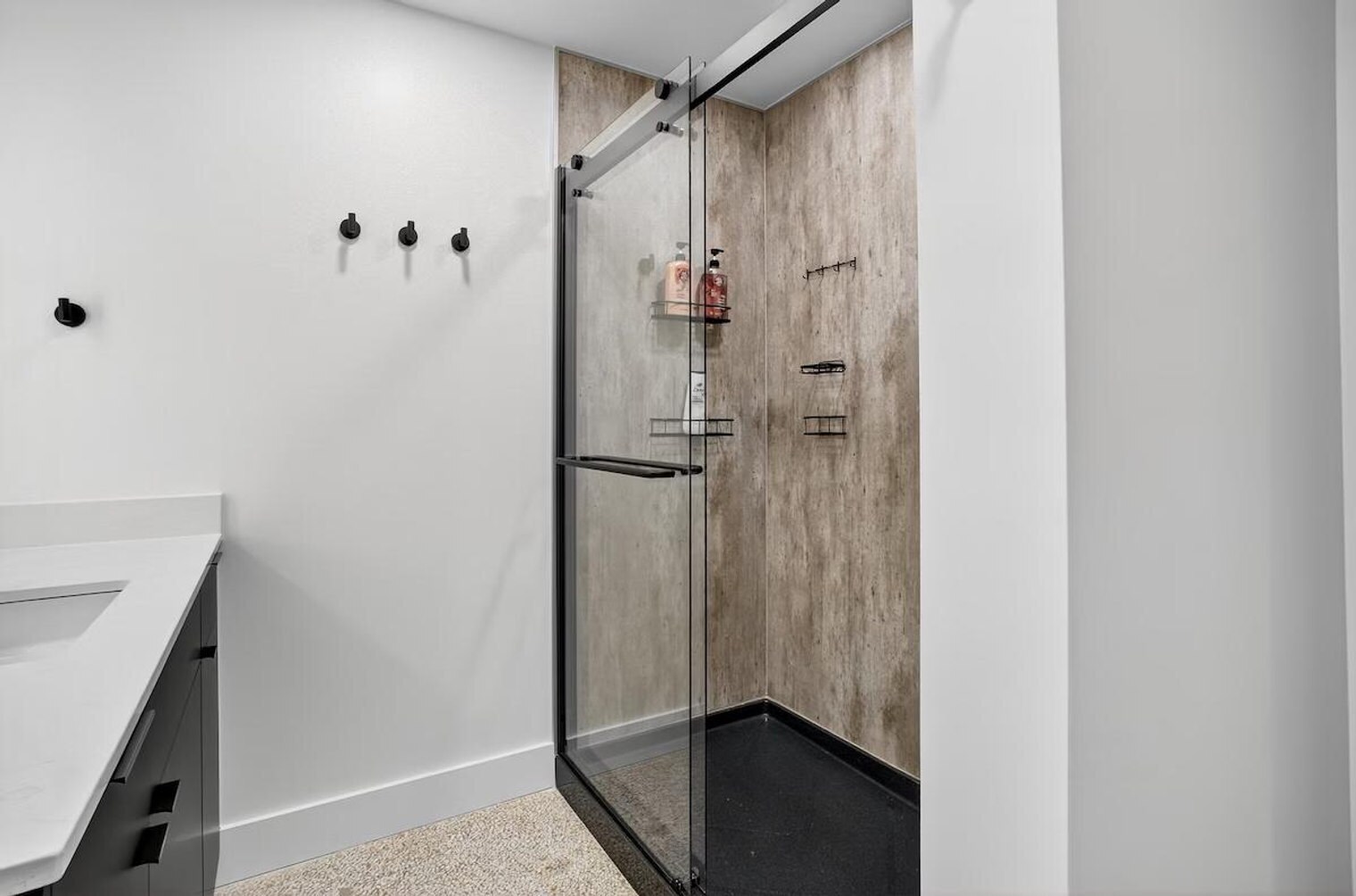 Building Photo - 400 S Main St