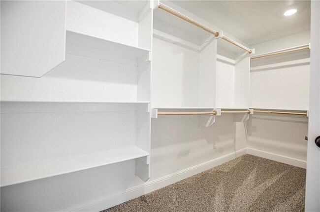 Building Photo - 400 Manfield Ave