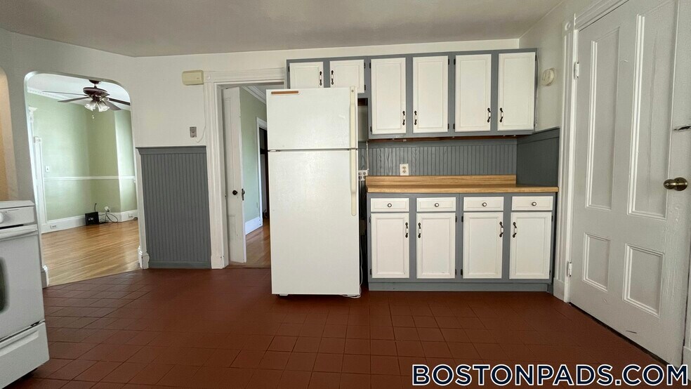 Building Photo - 369 Savin Hill Ave