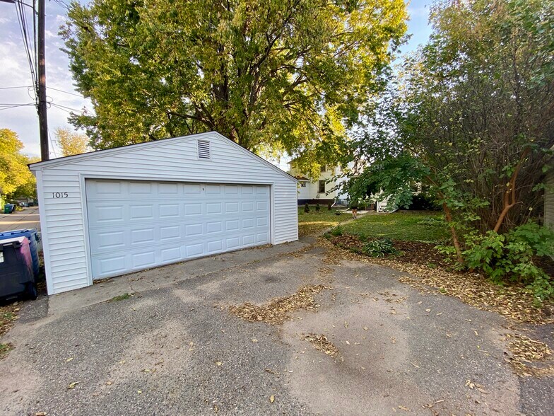 Garage - 1015 20th Ave SE
