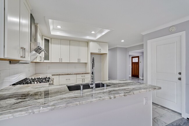 Building Photo - Stunning Single Family Home