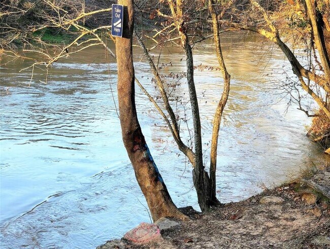 Building Photo - 1801 Stoney Brook Dr