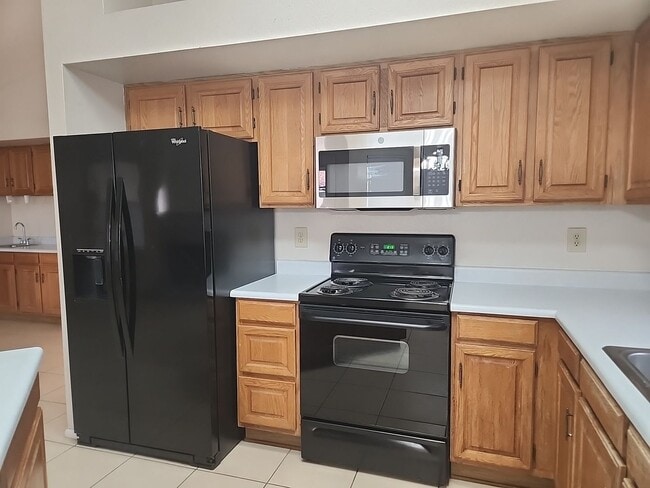 Building Photo - ?4 Bed / 2 Bath Single Level Gilbert Home with vaulted Ceilings *New Paint*?