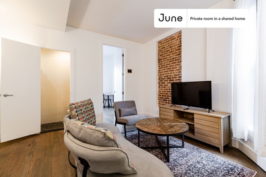 Building Photo - Room in Shared 4 bed/2 bath home