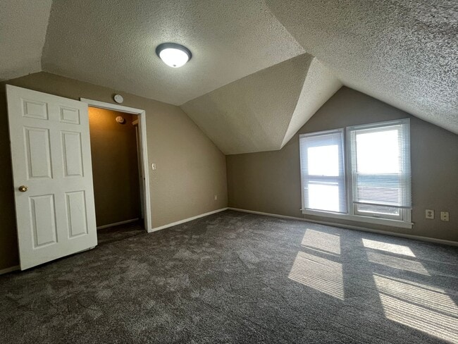 Building Photo - St. Paul home in Great Dayton's Bluff area