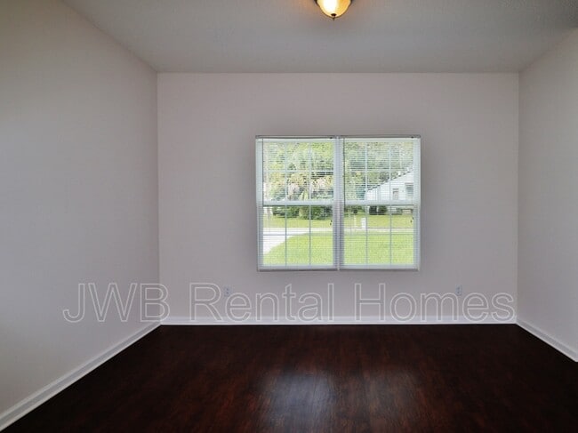 Building Photo - 5631 Leslie Rd