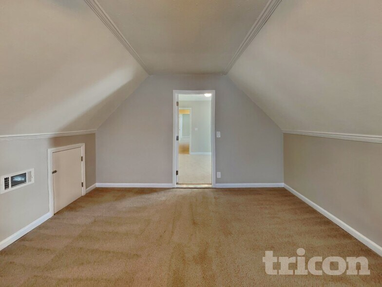 Building Photo - 1526 Amberwood Cir