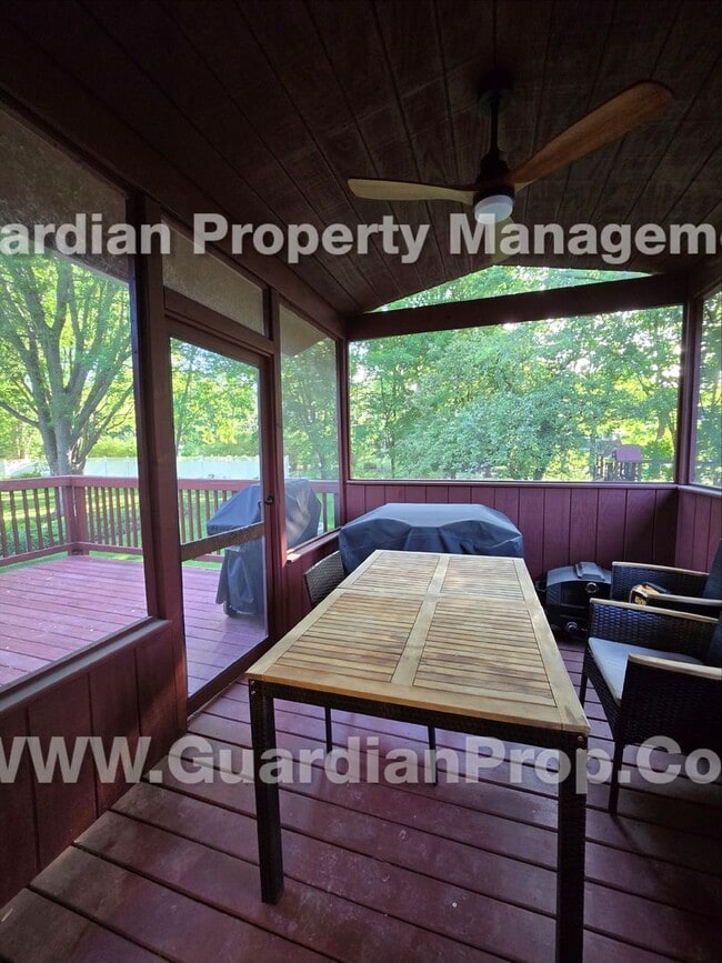 Building Photo - Updated Plymouth Single Family Home, 2 Car Garage, Large fenced Yard, Gas Fireplace