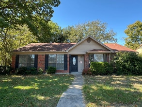 Building Photo - 301 Sheffield Dr