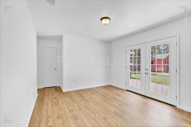 Building Photo - Stunning 4 BD / 2 BA in Bay Minette **Plus a FREE 50" Smart TV!**