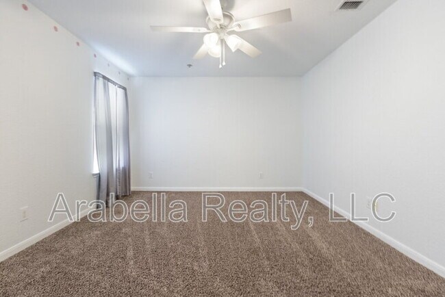 Building Photo - 208 Dove Run