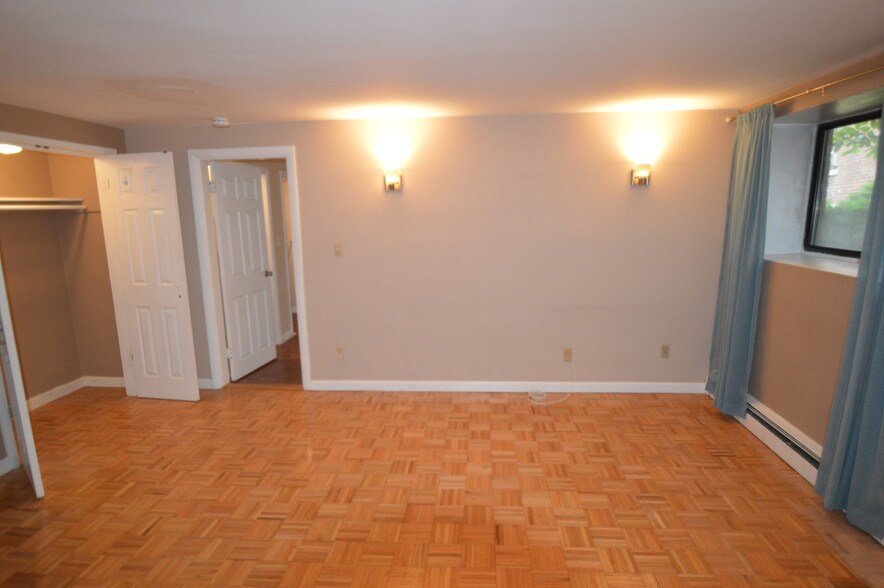 Primary Photo - 34 Kinross Rd