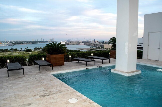 Building Photo - 1040 Biscayne Blvd