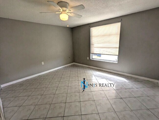 Building Photo - 3/2/1 1412 Sq. Ft. home with renovated kit...