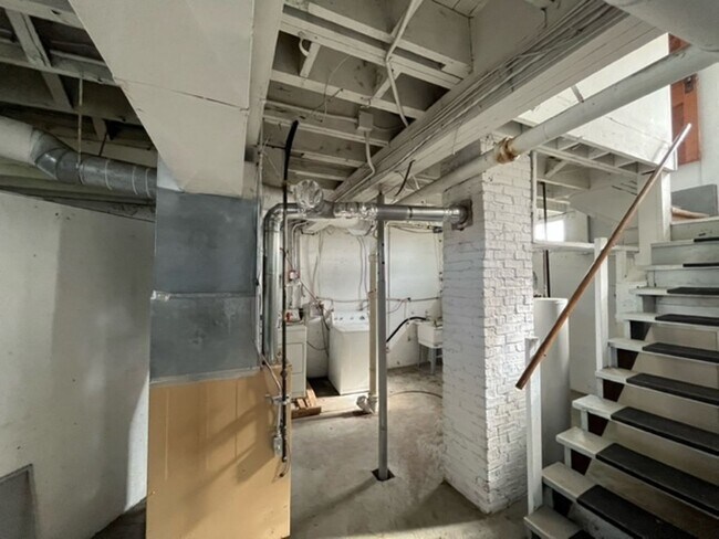 Building Photo - 3908 W Mineral Point Rd