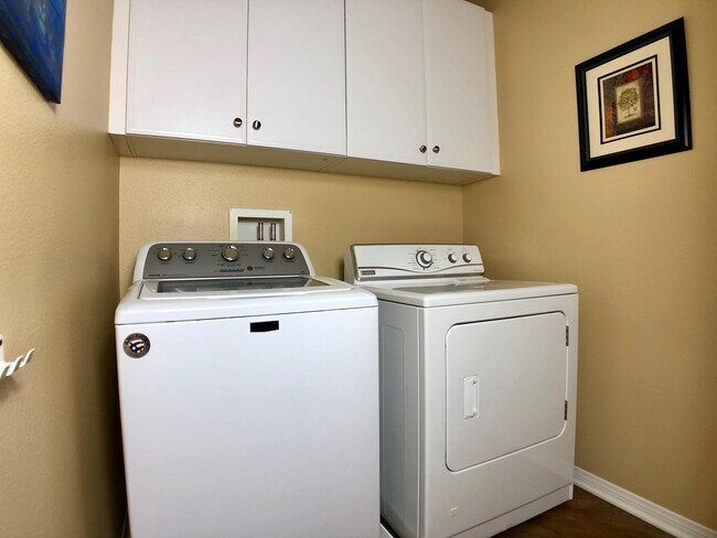 In-unit laundry - 15213 Linden Way