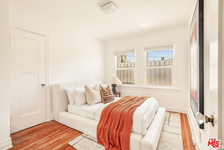 Bedroom - 842 S Sycamore Ave