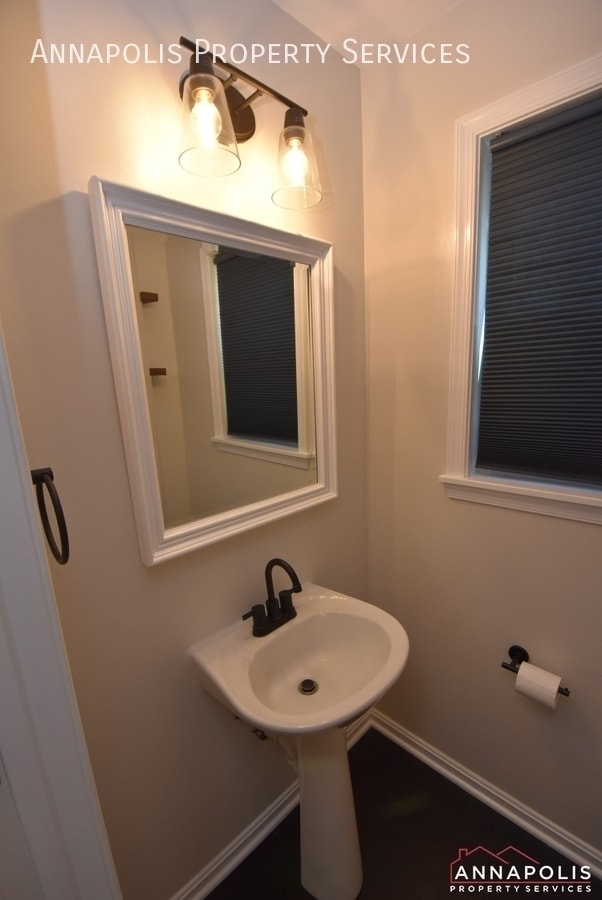 Building Photo - 114 Oakwood Rd