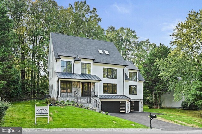 Building Photo - 9615 Locust Hill Dr