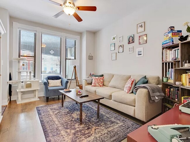 Building Photo - 3251 N Lakewood Ave