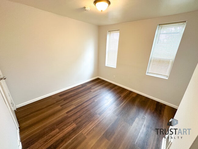 Building Photo - 3 bedroom house with backyard and basement.