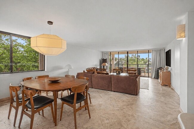 Building Photo - 2575 S Bayshore Dr