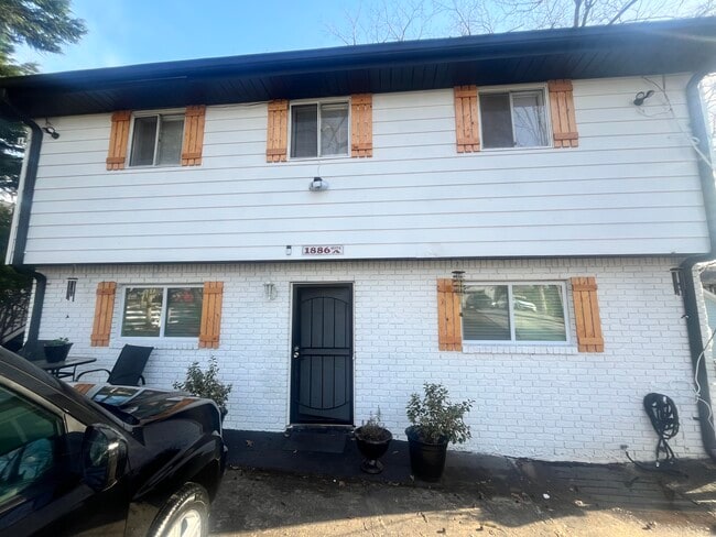 Building Photo - 1886 Phillips Ave