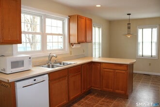 Building Photo - 6 Sunnyside E Rd Ext