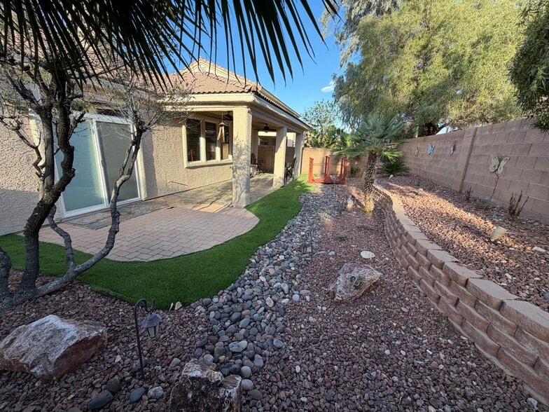 Building Photo - 5791 Magini Ave