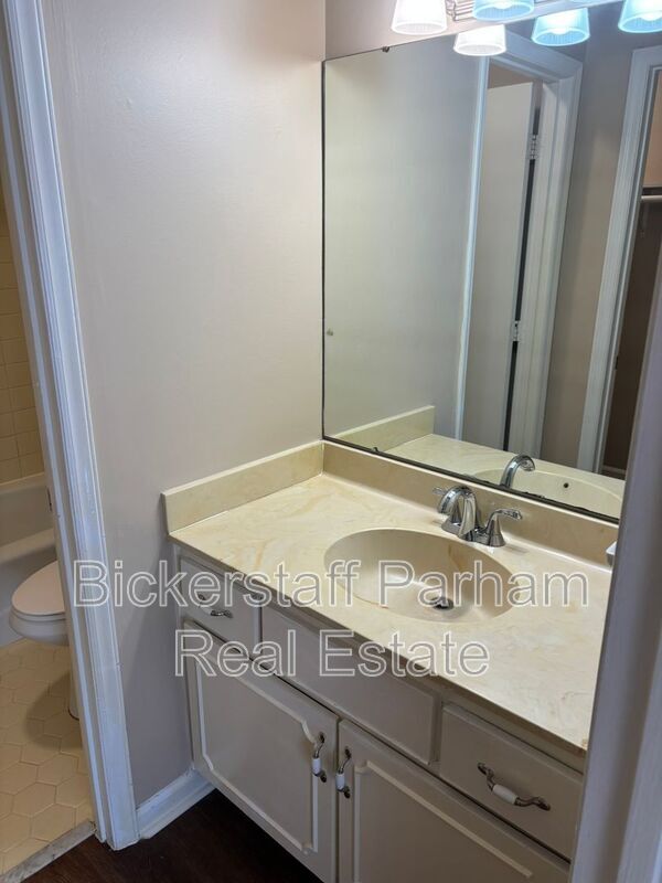 Building Photo - 6313 Olde Towne Dr