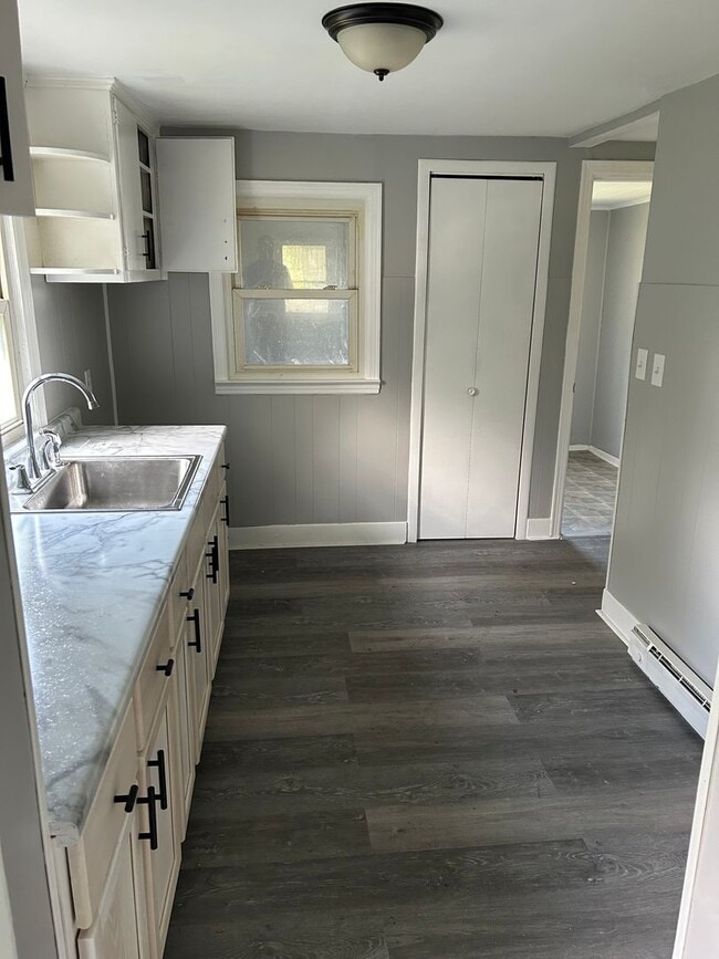 Primary Photo - 2 Bedroom / 1 Bath House in Canton IL