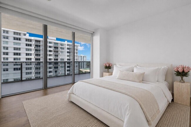 Building Photo - 5875 Collins Ave