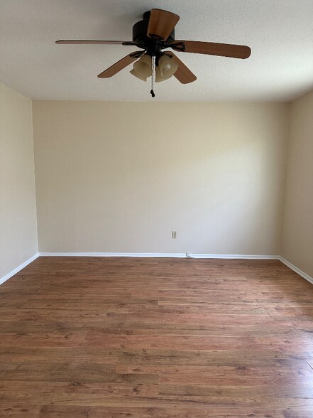 Building Photo - 10035 N 53rd St