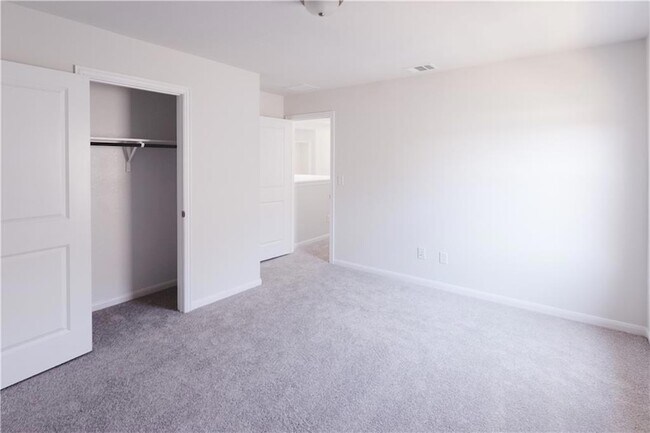 Building Photo - 245 Crystal Brook Dr