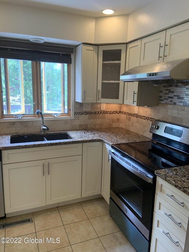 Building Photo - 46 Velina Dr