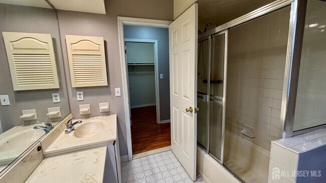 Building Photo - 1107 Woodhaven Dr