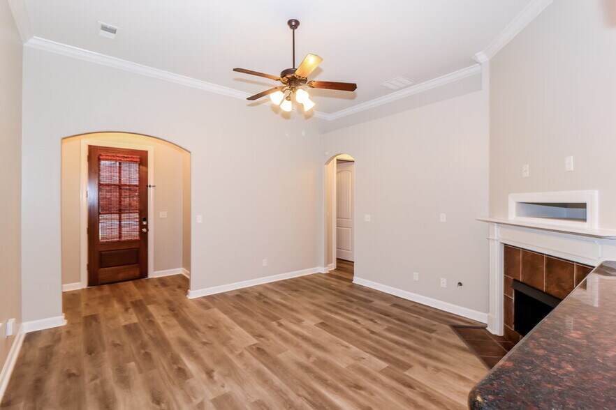 Building Photo - 1981 Rochelle Ln