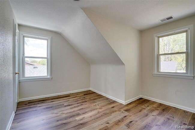 Building Photo - 1540 E Madge Ave