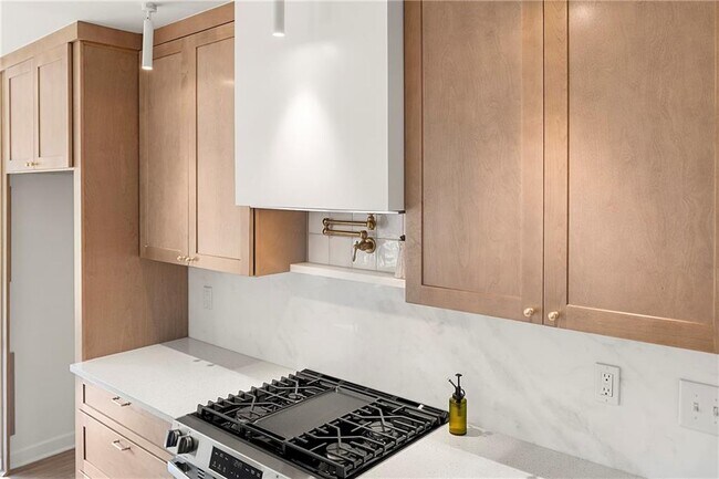 Building Photo - 1414 Justin Dr