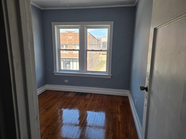 Building Photo - 1853 E 79th St