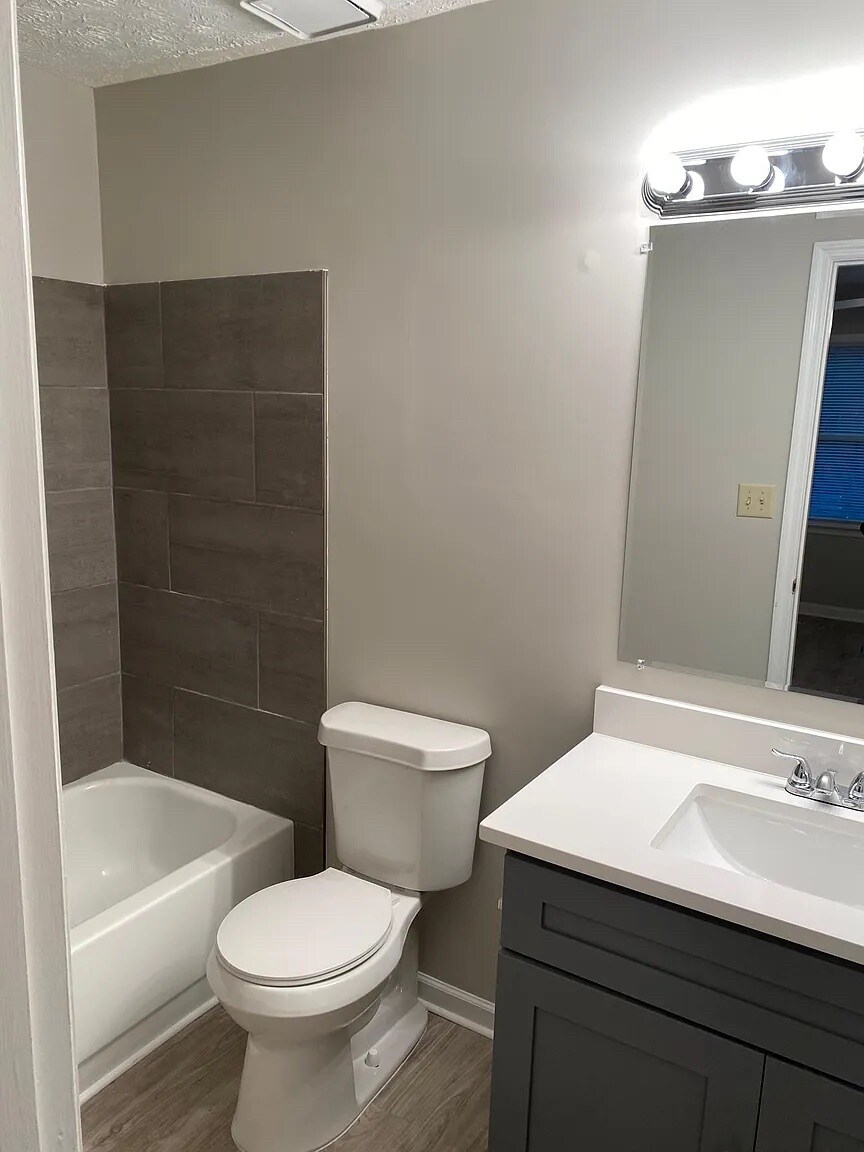 Building Photo - Room in Townhome on Oaks Pkwy SE