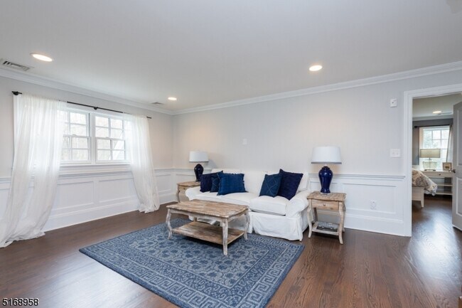 Building Photo - 309 Sleepy Hollow Ln