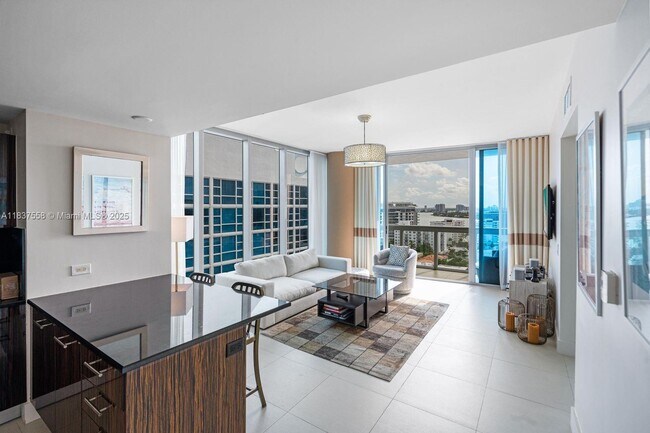 Primary Photo - 6899 Collins Ave