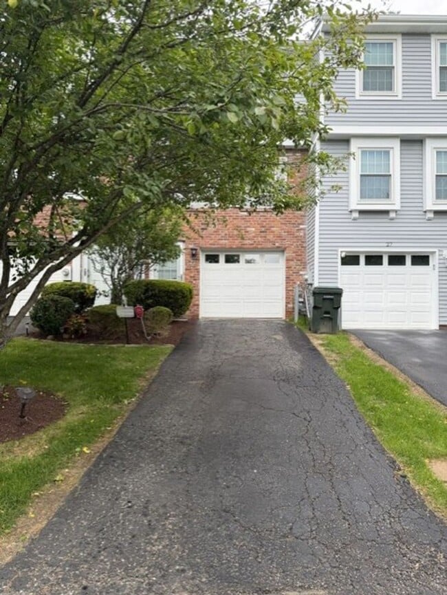 Building Photo - Beautiful Townhouse for Rent