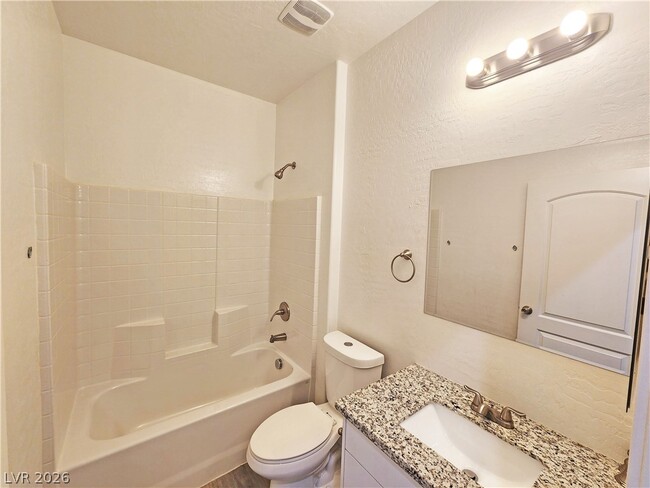 Building Photo - 1121 Sixshooter Ave