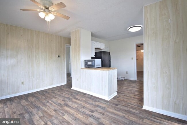 Building Photo - 709 3rd St