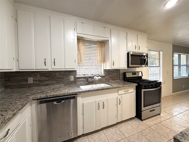 Building Photo - 3419 Linkwood Dr