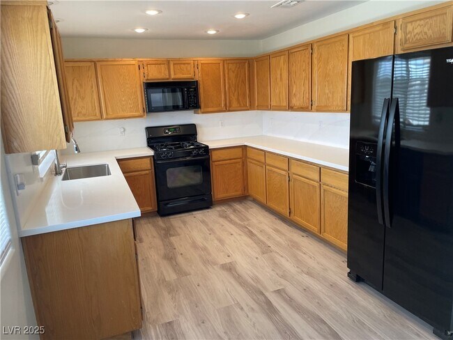 Building Photo - 2413 Cliffwood Dr