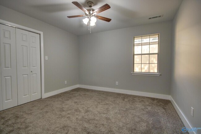 Building Photo - 205 Jarrett Ln