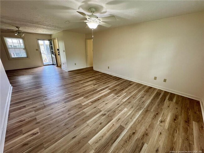 Building Photo - 2601 N Roberts Ave